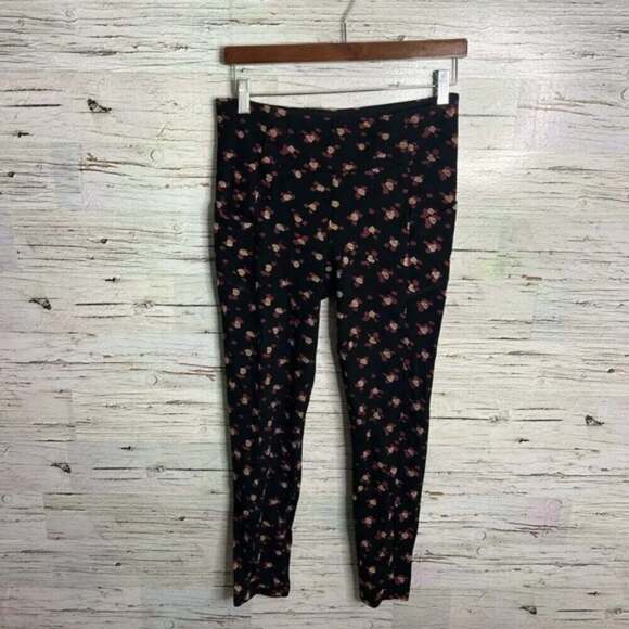 CAbi Pants - Cabi Printed  Lean Legging #4142 Black Flower Burst size small